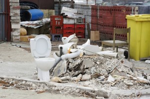 Momentka z budovania vykurovaného, kompletne elektronicky ovládaného verejného WC na lazoch v Hornom Chvojne financovaného z fondov EÚ.
