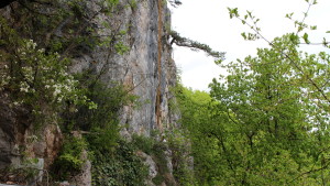 Pohľad na úsek s rebríkom z terasy pri vstupe do jaskyne Einhornhöhle